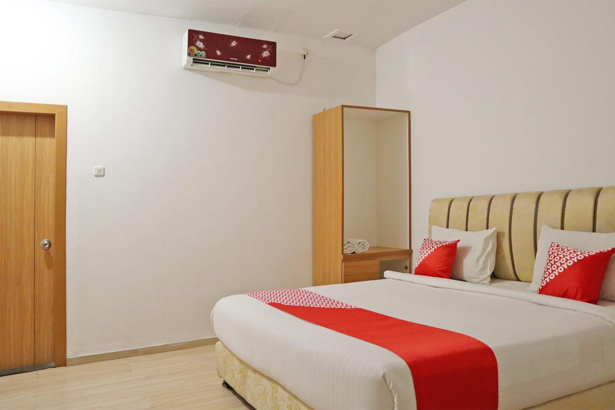 Oyo 1673 M Authentic Kost Man Hotel Padang  Exterior foto