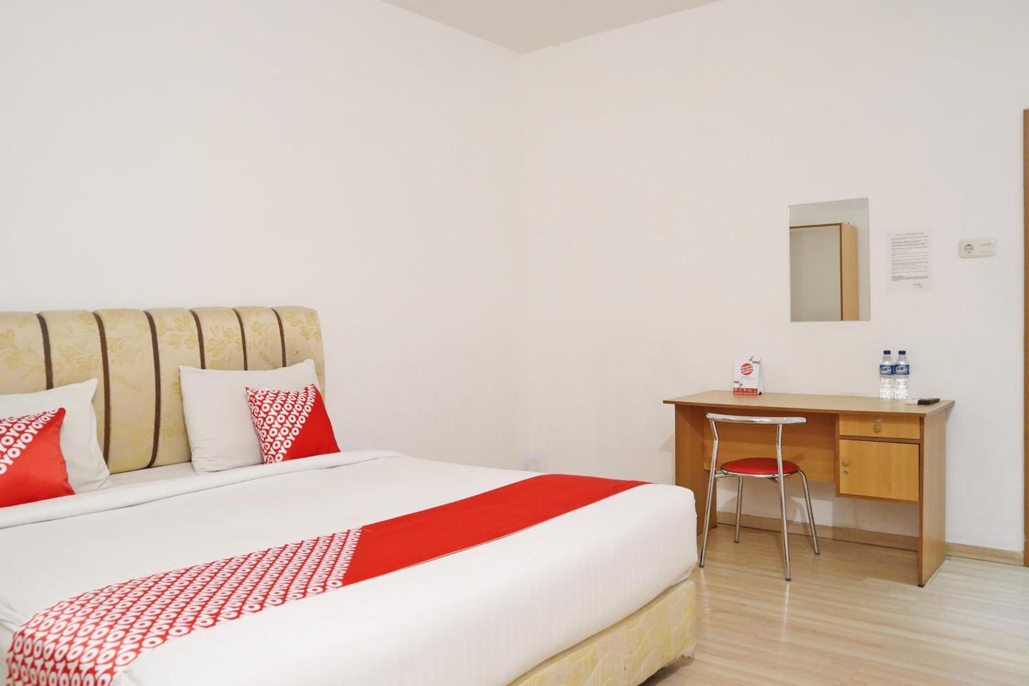 Oyo 1673 M Authentic Kost Man Hotel Padang  Exterior foto
