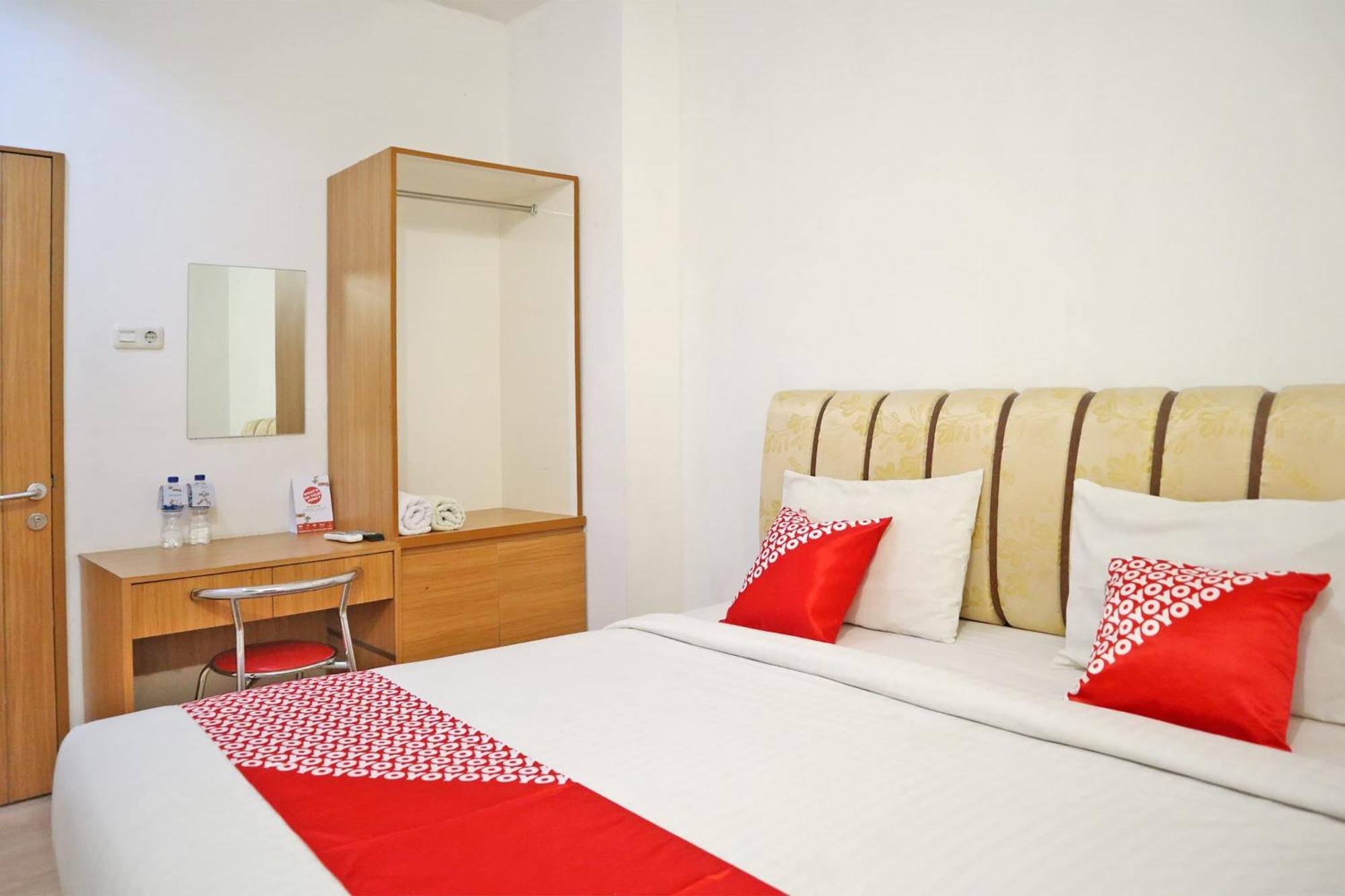 Oyo 1673 M Authentic Kost Man Hotel Padang  Exterior foto