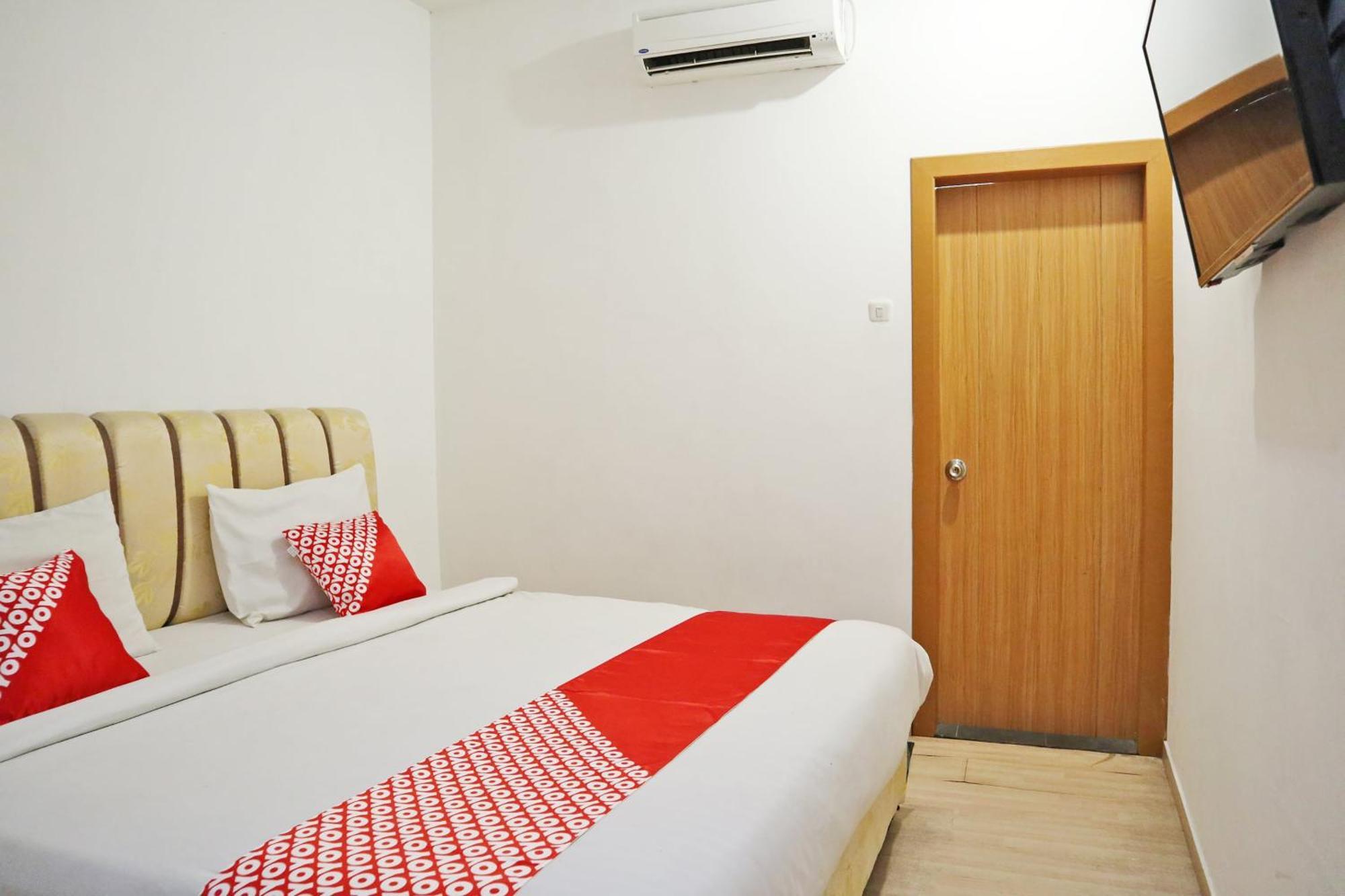 Oyo 1673 M Authentic Kost Man Hotel Padang  Exterior foto
