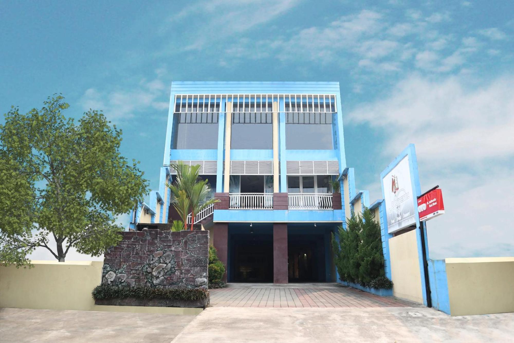 Oyo 1673 M Authentic Kost Man Hotel Padang  Exterior foto
